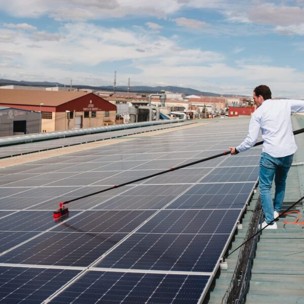 Escoba Extensible con Palo Telescópico, Limpiador de Ventanas, Paredes y Coches, Palo Limpia Cristales, Escoba con Agua y Jabon, Limpia Placas y Paneles Solares, Hidrolimpiadora Agua Presion - Imagen 7